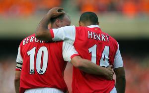 Thierry Henry (R) of Arsenal celebrates